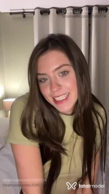Acompanhante mulher morena (o) de olhos azuis em Virtual Acompanhante mulher morena (o) de olhos azuis em Virtual - Madu