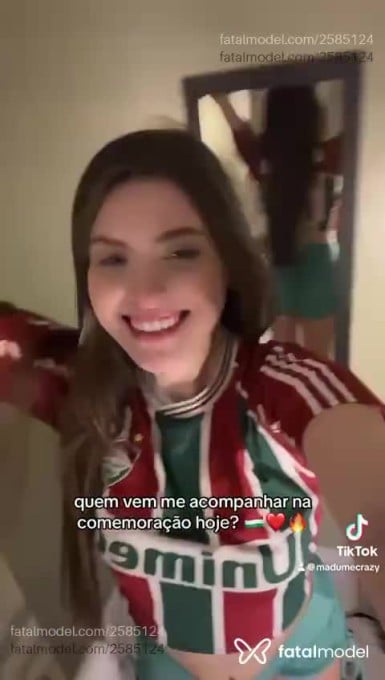 Acompanhante mulher morena (o) de olhos azuis em Virtual Acompanhante mulher morena (o) de olhos azuis em Virtual - Madu