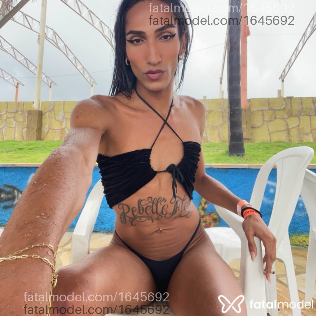 Acompanhante mulher trans morena (o) de olhos castanhos em Passa Quatro - Renathinha