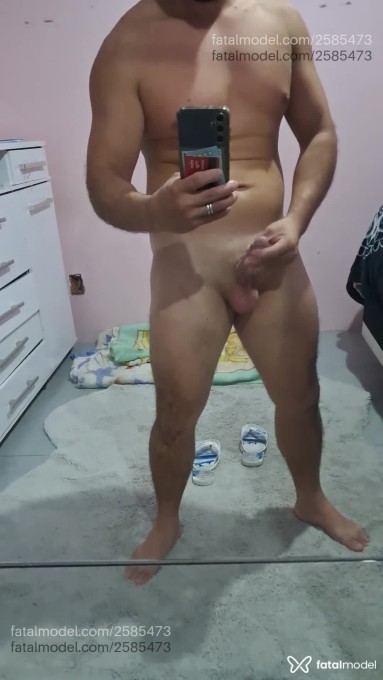 Acompanhante homem com cabelo castanho de olhos castanhos - Grenn Acompanhante homem com cabelo castanho de olhos castanhos - Grenn