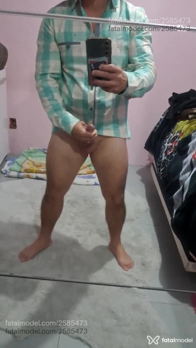 Acompanhante homem com cabelo castanho de olhos castanhos - Grenn Acompanhante homem com cabelo castanho de olhos castanhos - Grenn