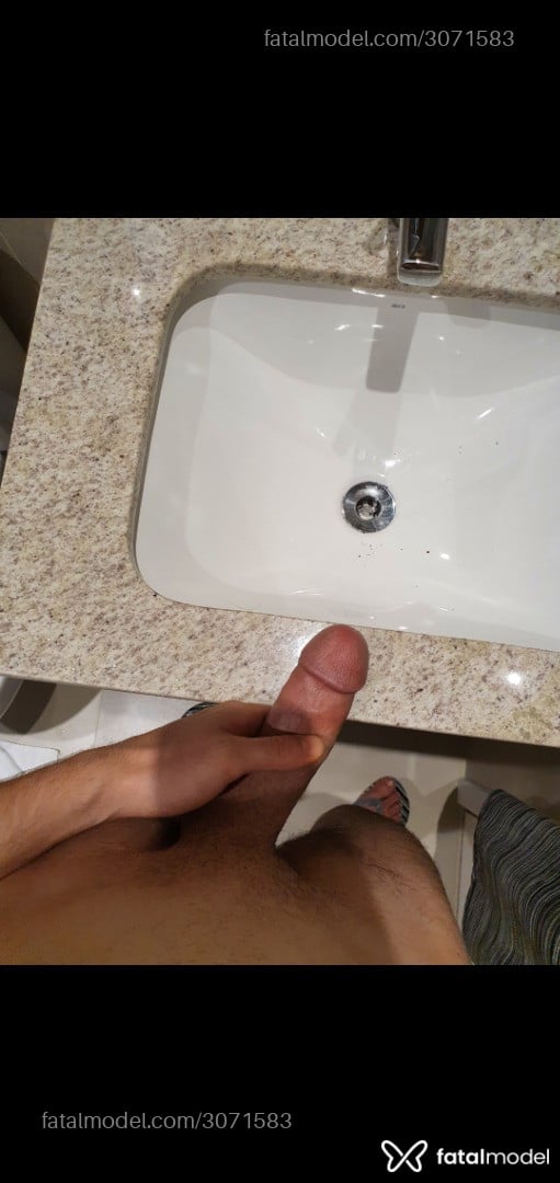 Acompanhante homem com cabelo castanho de olhos verdes em São Paulo - Iiuri