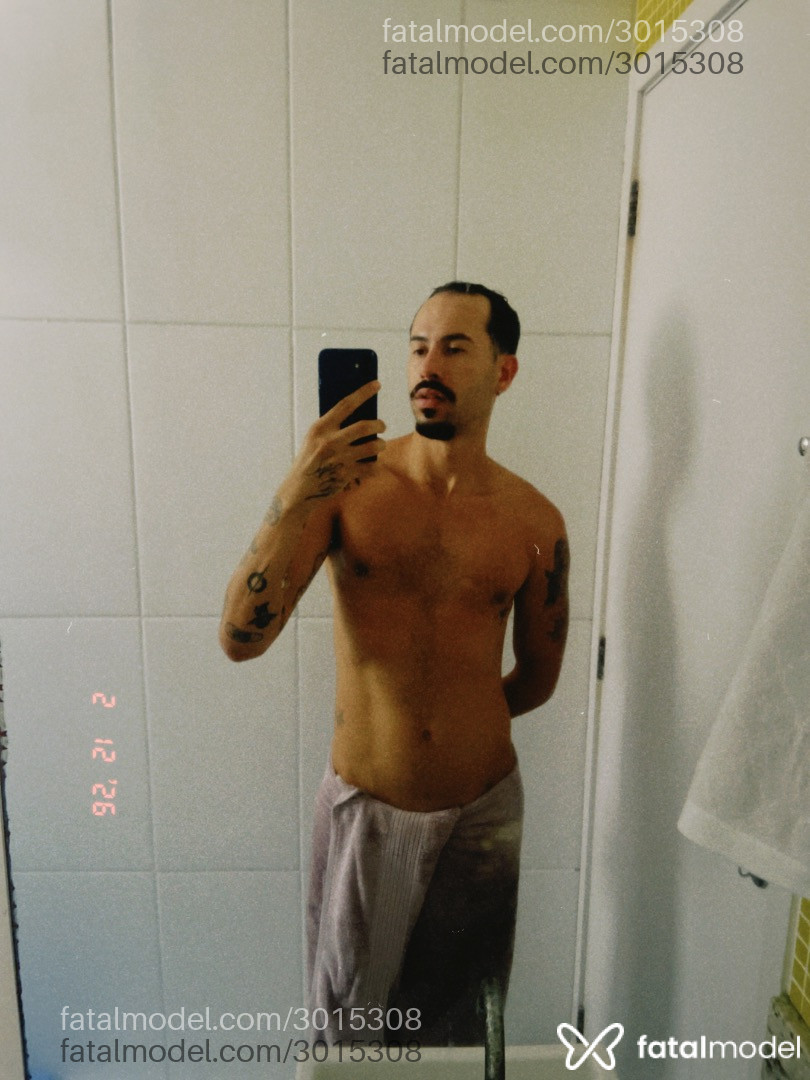 Acompanhante homem morena (o) de olhos castanhos em São José - Renan