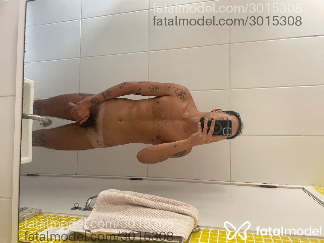 Acompanhante homem morena (o) de olhos castanhos em São José - Renan