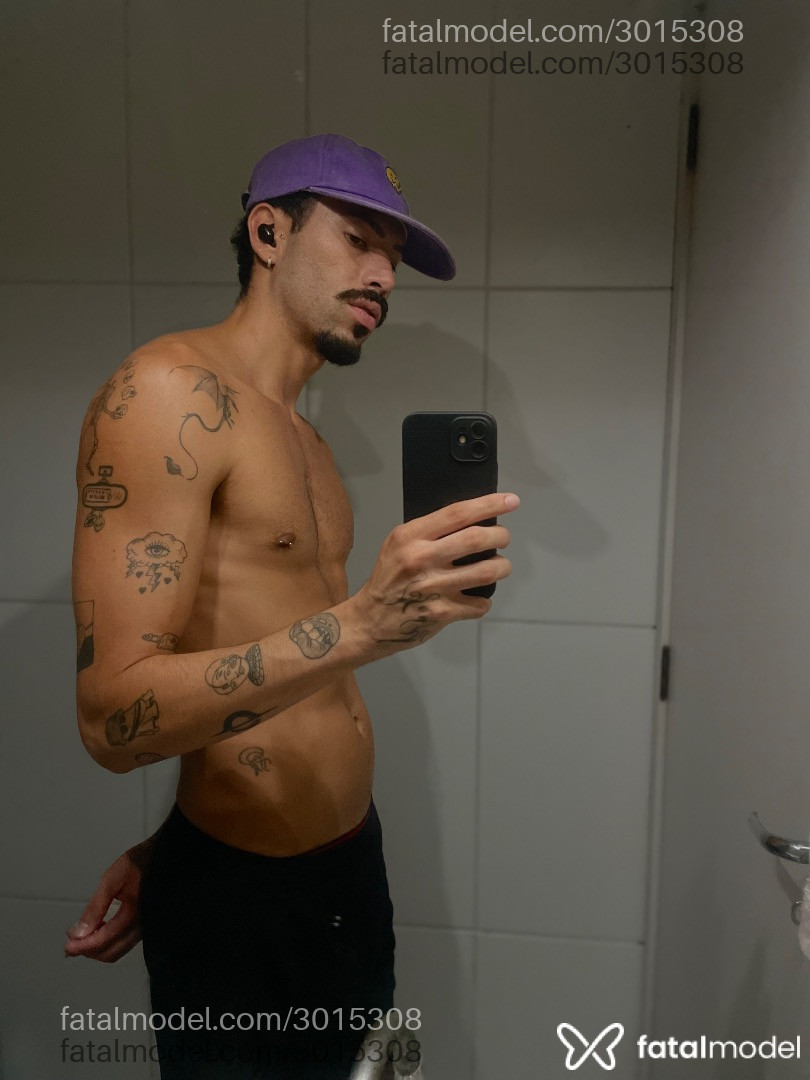 Acompanhante homem morena (o) de olhos castanhos em São José - Renan