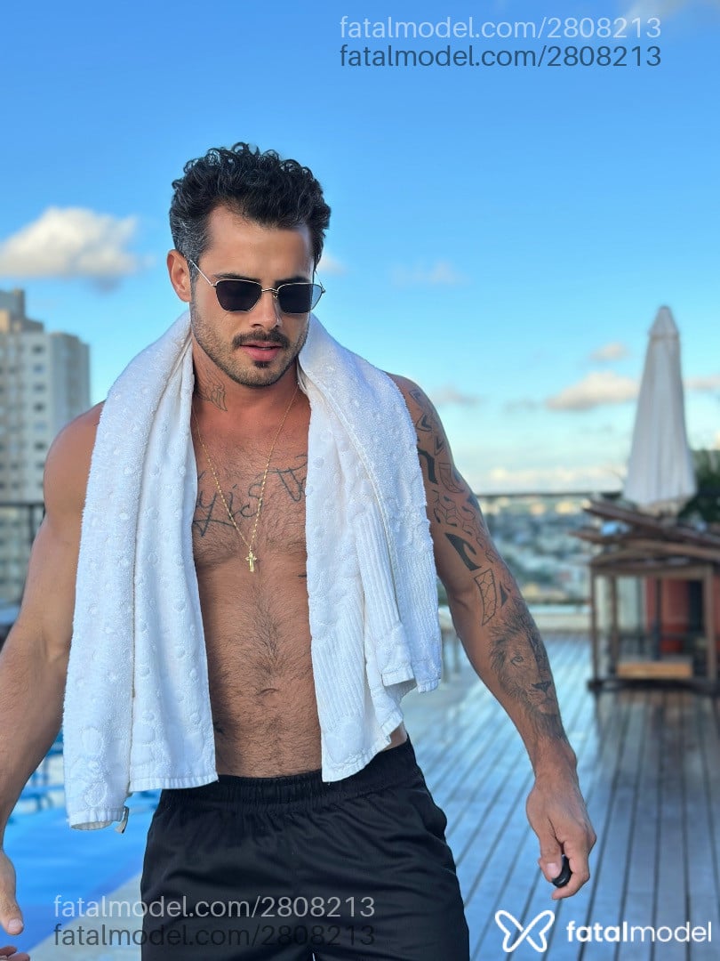 Acompanhante homem com cabelo castanho de olhos pretos em Curitiba Acompanhante homem com cabelo castanho de olhos pretos em Curitiba - João Pedro