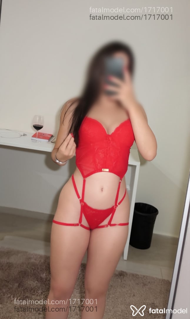 Acompanhante mulher com cabelo castanho de olhos castanhos em Foz do Iguaçu Acompanhante mulher com cabelo castanho de olhos castanhos em Foz do Iguaçu - Fer