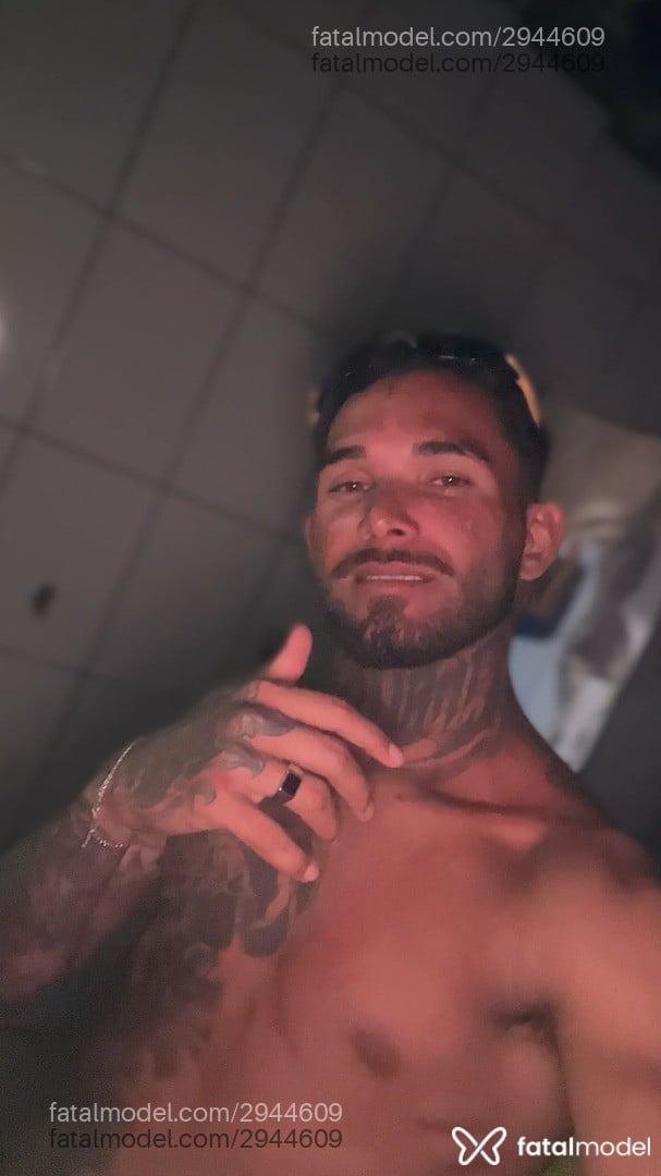 Acompanhante homem com cabelo castanho de olhos mel em Itapema - Rafael