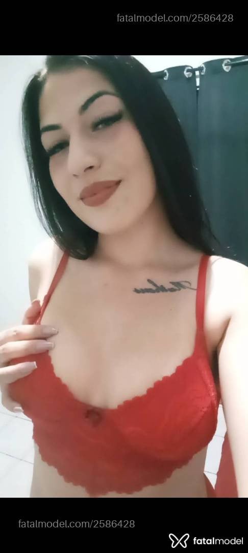 Acompanhante mulher ruiva (o) de olhos castanhos - Lívia