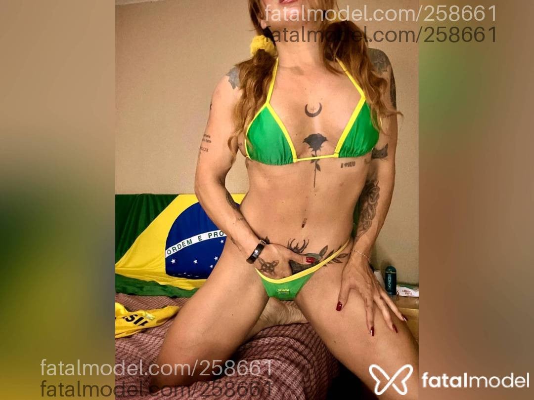 Acompanhante mulher ruiva (o) de olhos castanhos - RAFAELA LAVINEA