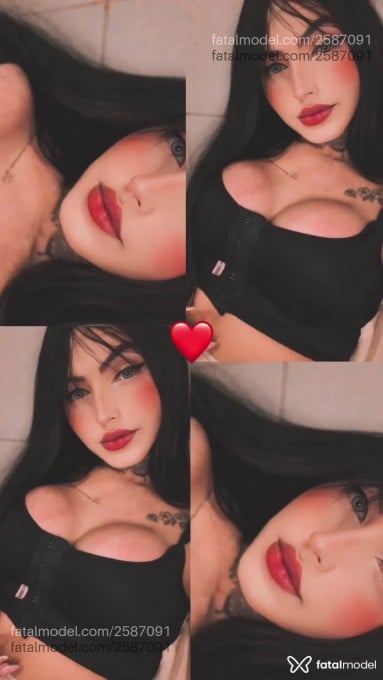 Acompanhante mulher trans com cabelo colorido de olhos mel em Fortaleza - Biazinha