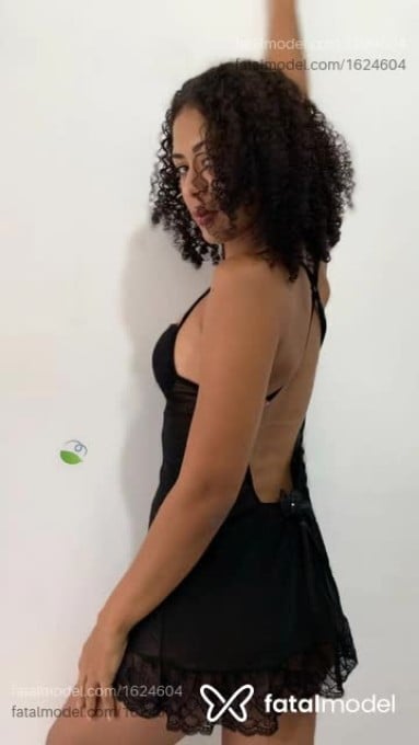 Acompanhante mulher com cabelo castanho de olhos castanhos - Cachiada Acompanhante mulher com cabelo castanho de olhos castanhos - Cachiada