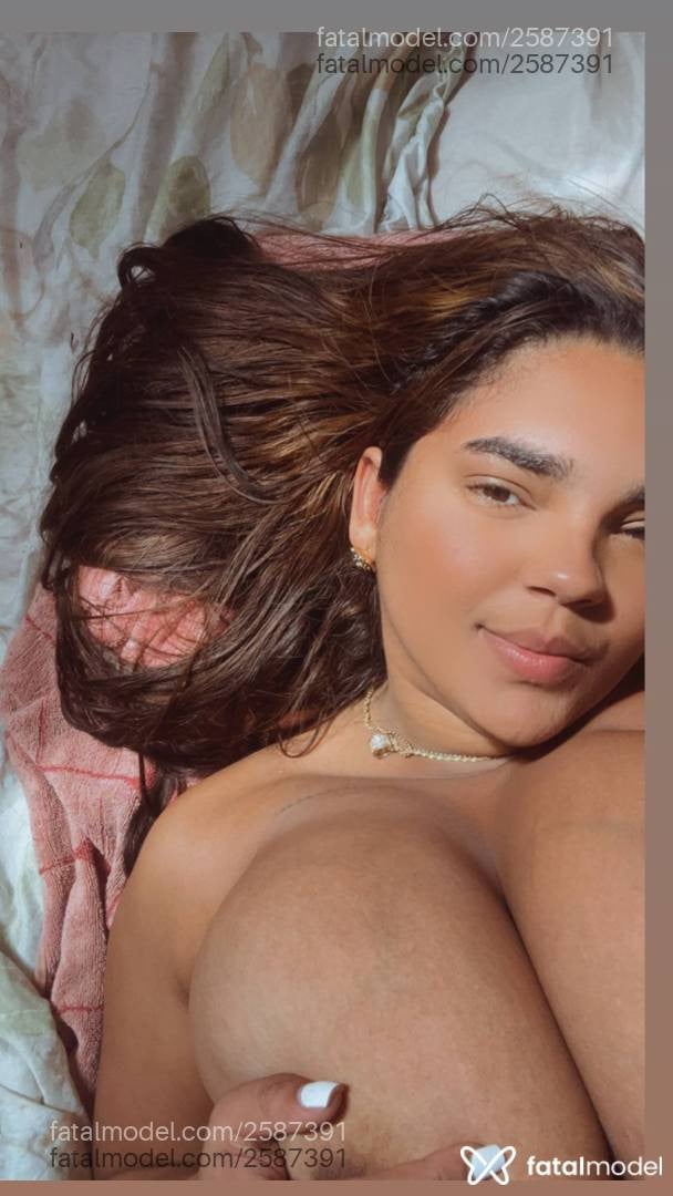 Acompanhante mulher morena (o) de olhos castanhos - Carool