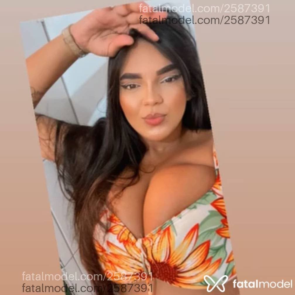 Acompanhante mulher morena (o) de olhos castanhos - Carool
