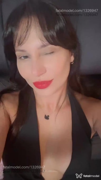 Acompanhante mulher com cabelo castanho de olhos castanhos em Londrina - Isabella