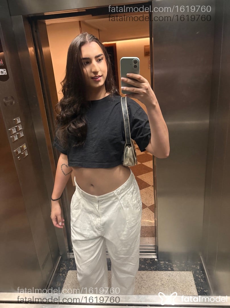 Acompanhante mulher trans com cabelo castanho de olhos castanhos em Rio de Janeiro - Júlia