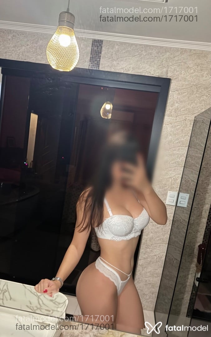 Acompanhante mulher com cabelo castanho de olhos castanhos em Foz do Iguaçu Acompanhante mulher com cabelo castanho de olhos castanhos em Foz do Iguaçu - Fer