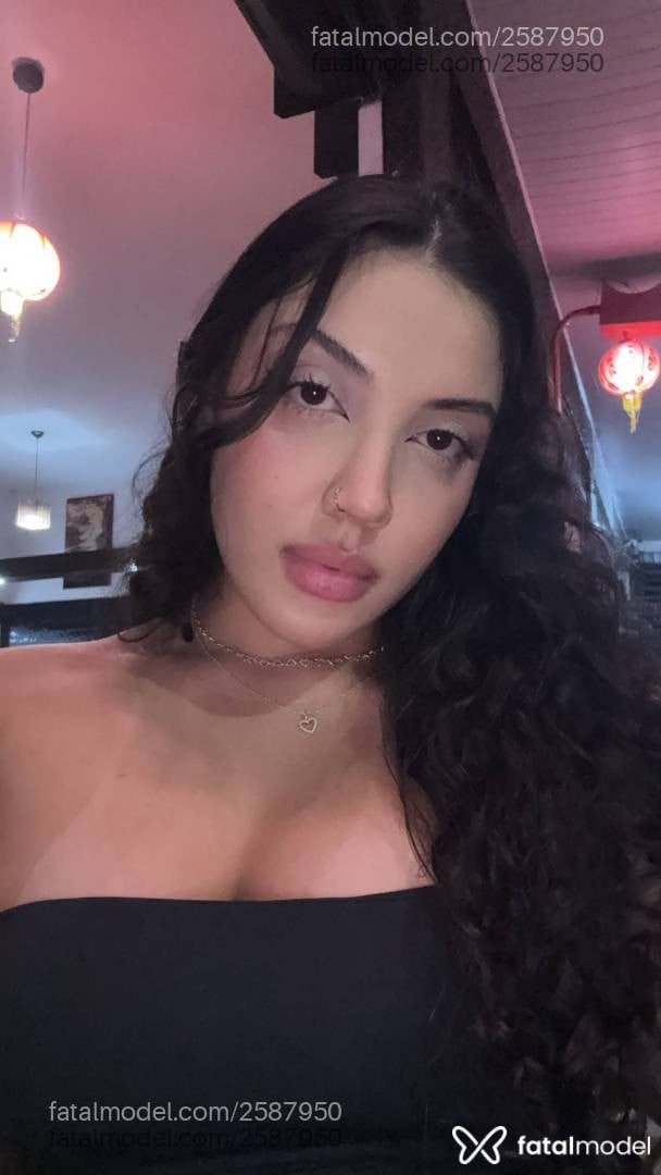 Acompanhante mulher com cabelo castanho de olhos castanhos - Rafaela Fernandes