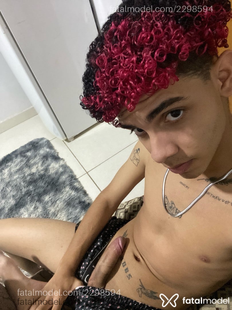 Acompanhante homem com cabelo colorido de olhos castanhos em Goiânia - Daniel Castro