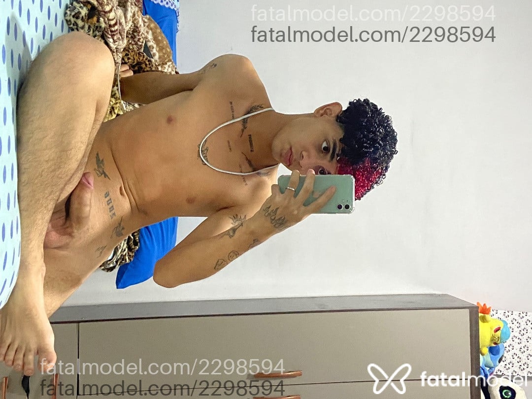Acompanhante homem com cabelo colorido de olhos castanhos em Goiânia - Daniel Castro
