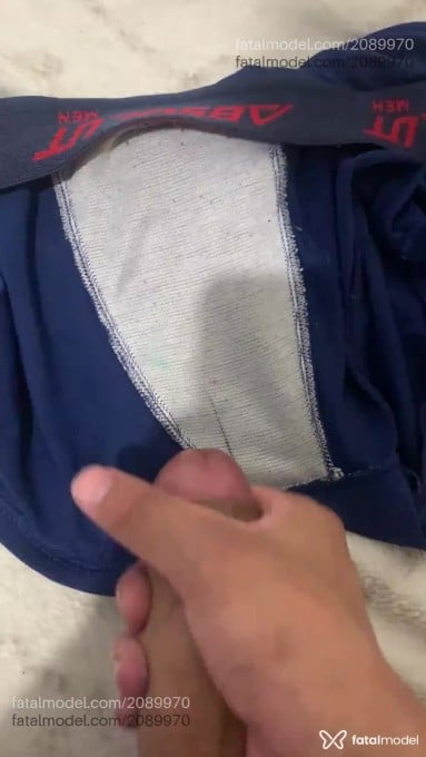 Acompanhante homem com cabelo castanho de olhos mel em Curitiba - Manuel