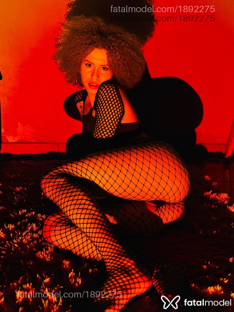 Acompanhante mulher ruiva (o) de olhos castanhos - Lua Acompanhante mulher ruiva (o) de olhos castanhos - Lua