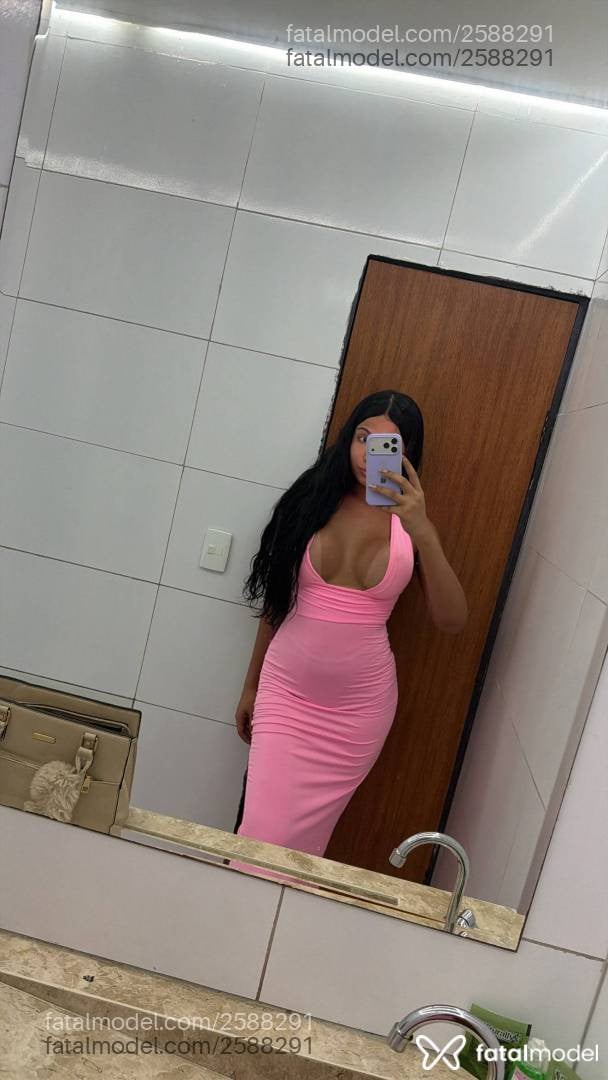 Acompanhante mulher trans morena (o) de olhos pretos - Luninha