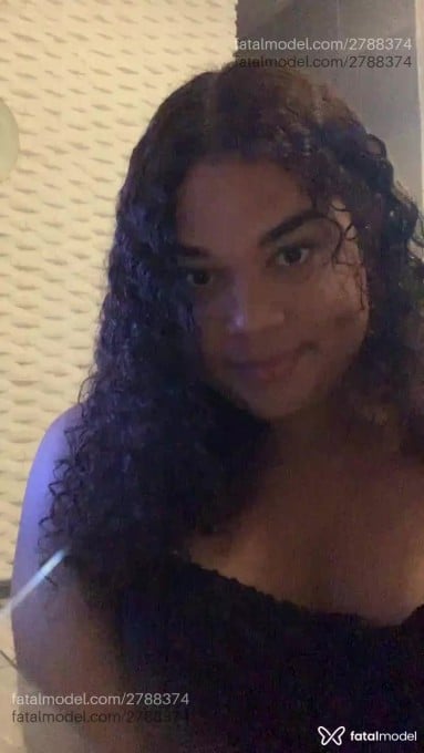Acompanhante mulher trans morena (o) de olhos castanhos - Yálla Guedes Acompanhante mulher trans morena (o) de olhos castanhos - Yálla Guedes