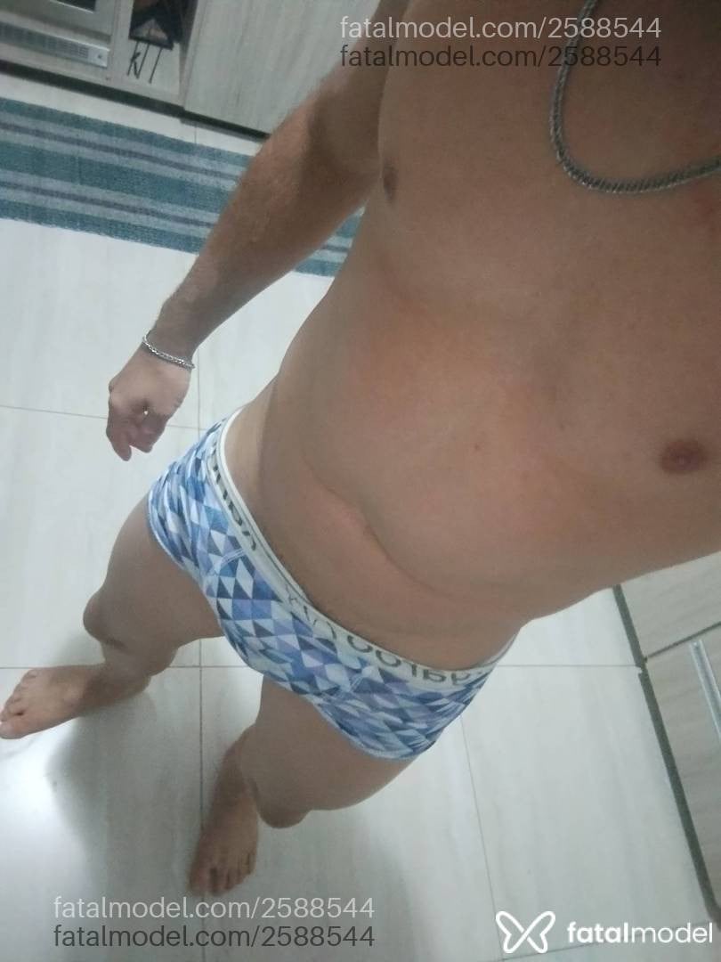 Acompanhante homem com cabelo castanho de olhos castanhos em Guarapari - Cachorrão