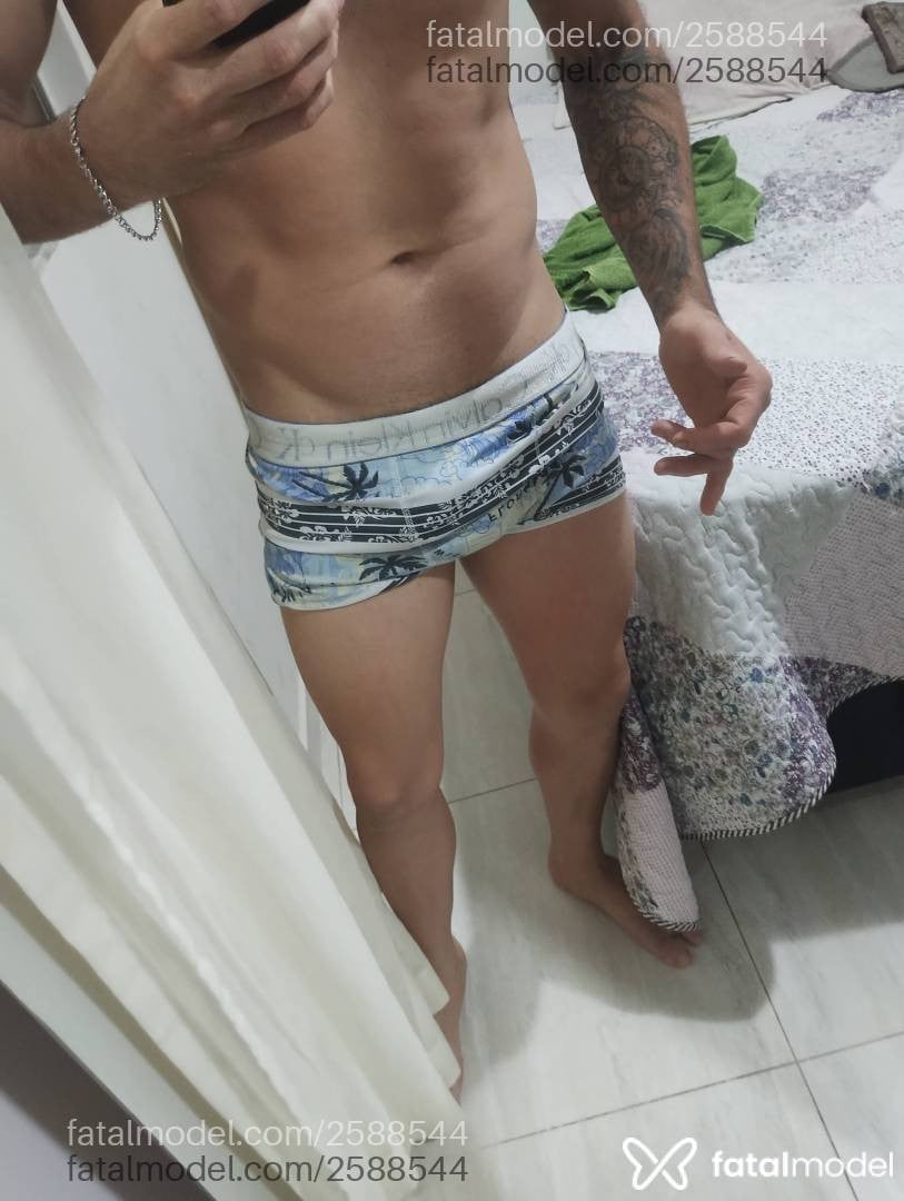 Acompanhante homem com cabelo castanho de olhos castanhos em Guarapari - Cachorrão