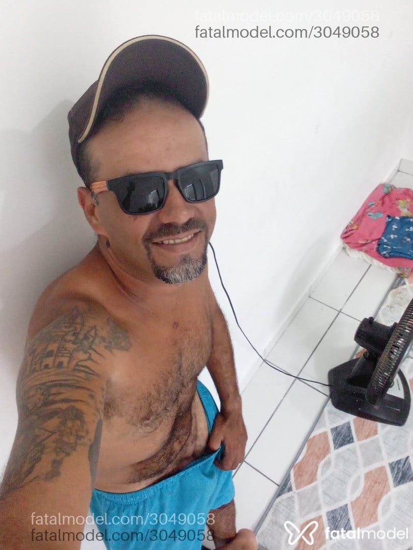 Acompanhante homem com cabelo castanho de olhos castanhos - Fernando Acompanhante homem com cabelo castanho de olhos castanhos - Fernando