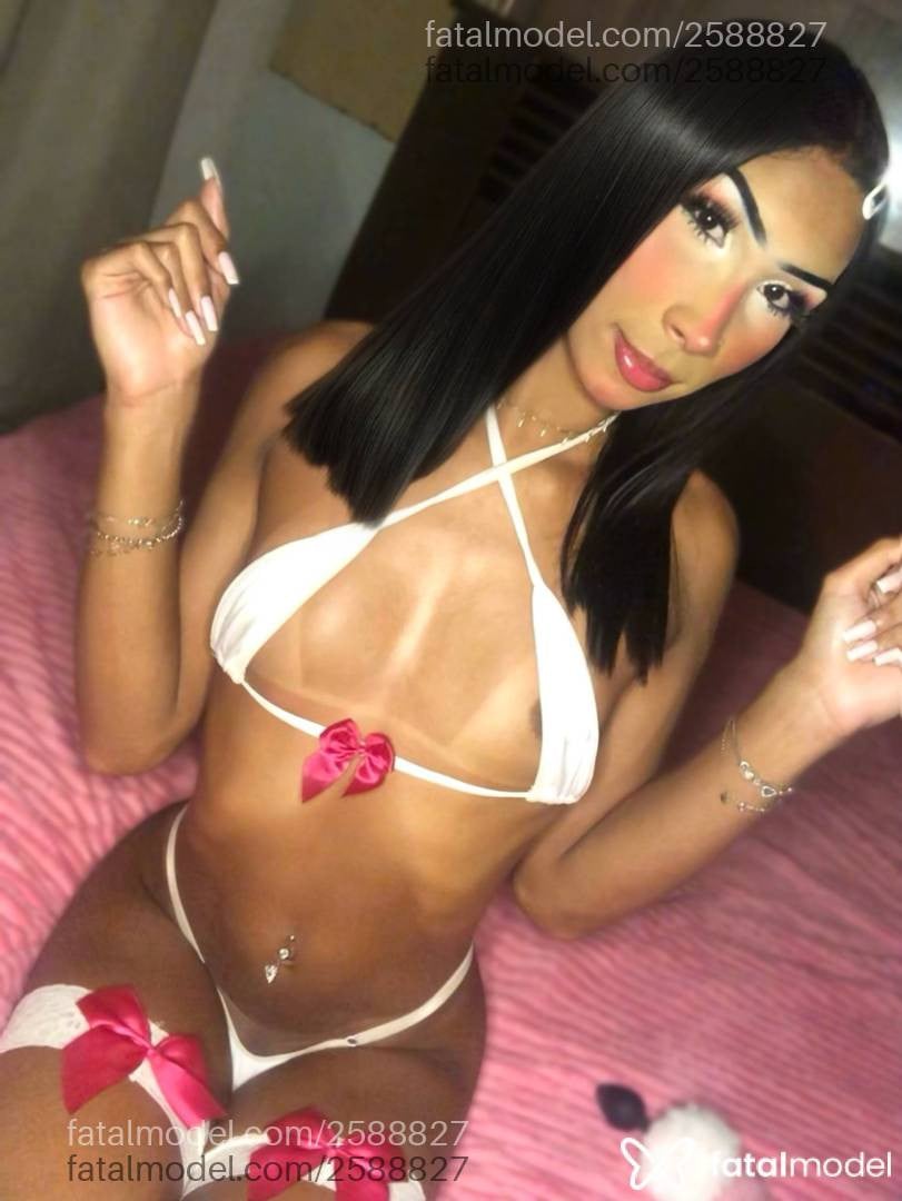 Acompanhante mulher trans morena (o) de olhos pretos - Vick Niinfa
