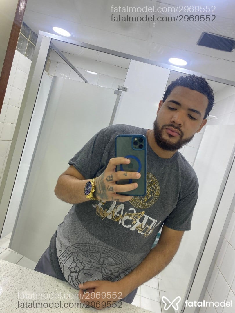 Acompanhante homem com cabelo castanho de olhos pretos - Daniel Acompanhante homem com cabelo castanho de olhos pretos - Daniel