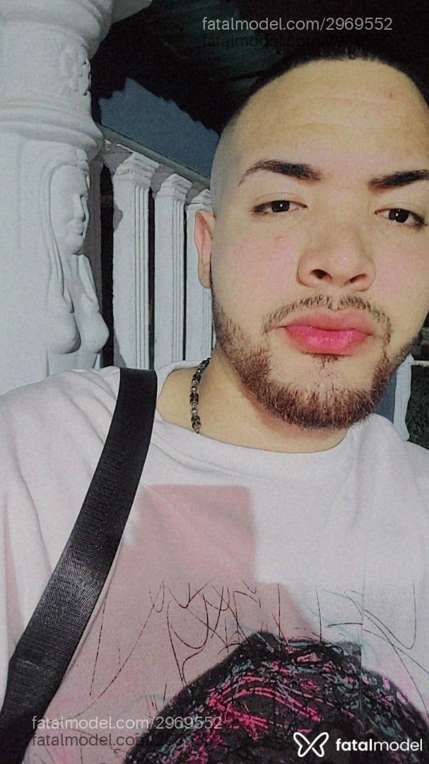 Acompanhante homem com cabelo castanho de olhos pretos - Daniel Acompanhante homem com cabelo castanho de olhos pretos - Daniel