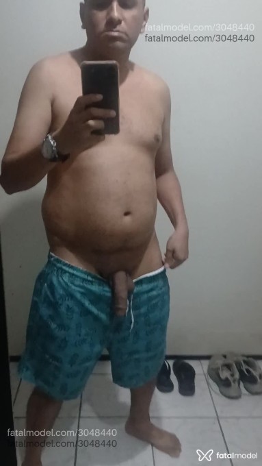 Acompanhante homem com cabelo grisalho de olhos pretos em Fortaleza - Rômulo
