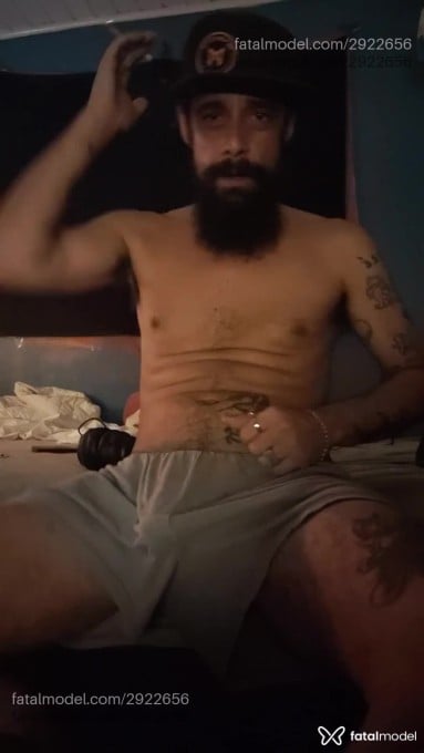 Acompanhante homem morena (o) de olhos castanhos em Virtual - Oopróprio