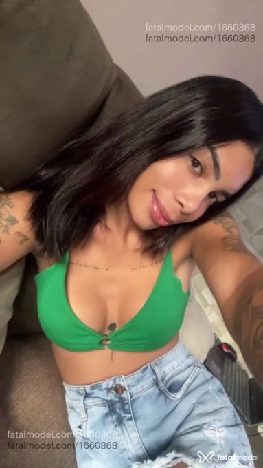 Acompanhante mulher trans morena (o) de olhos castanhos - Luna Lacerda Acompanhante mulher trans morena (o) de olhos castanhos - Luna Lacerda