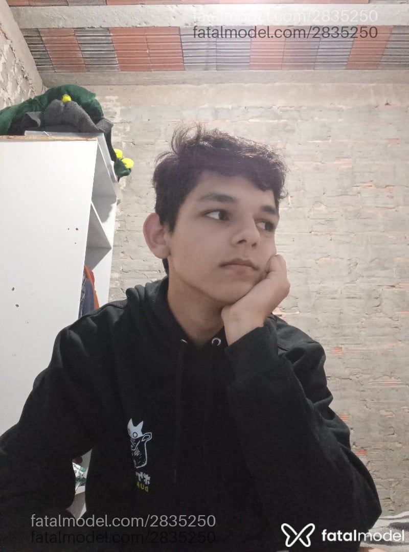 Acompanhante homem com cabelo castanho de olhos castanhos em Gravataí - Vitorpass