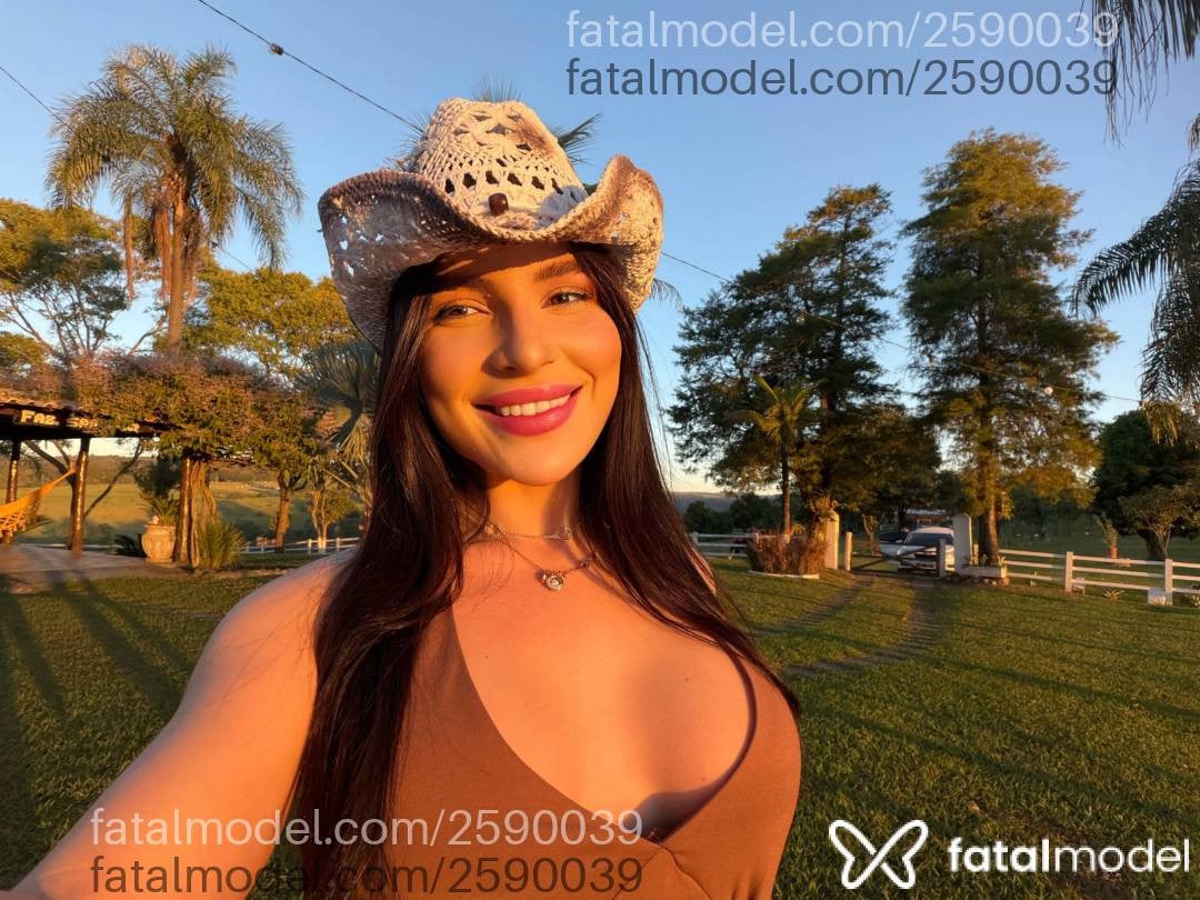 Acompanhante mulher com cabelo castanho de olhos castanhos - Anastácia