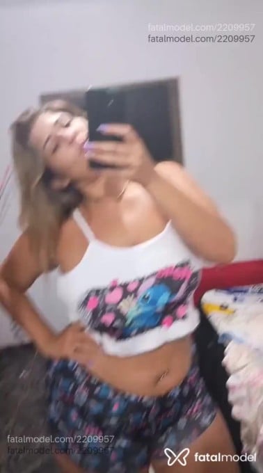 Acompanhante mulher loira (o) de olhos mel em Itumbiara - Bruna