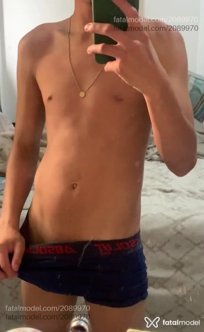 Acompanhante homem com cabelo castanho de olhos mel em Curitiba - Manuel