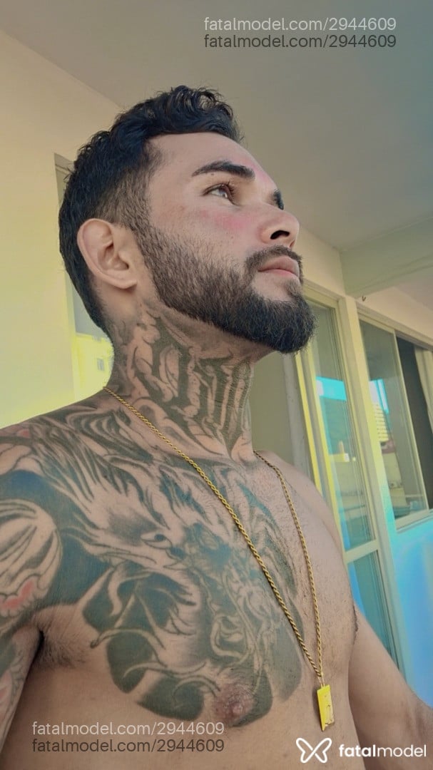 Acompanhante homem com cabelo castanho de olhos mel em Itapema - Rafael