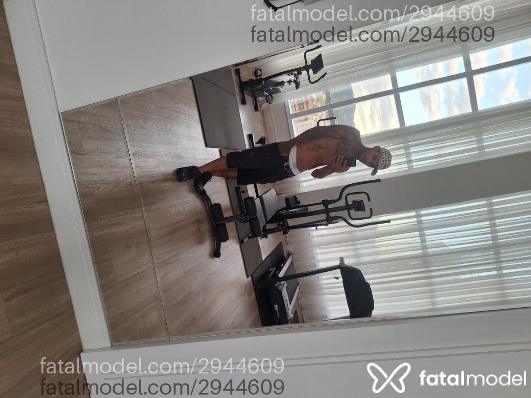 Acompanhante homem com cabelo castanho de olhos mel em Itapema - Rafael