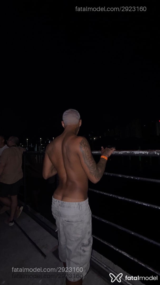 Acompanhante não-binário loira (o) de olhos castanhos em Rio de Janeiro - Breno