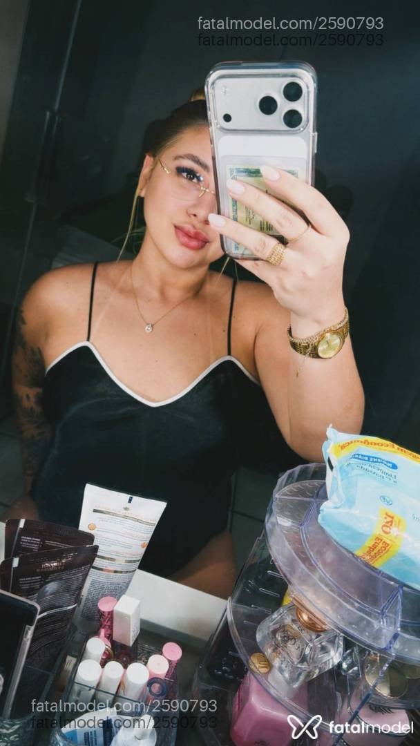 Acompanhante mulher ruiva (o) de olhos castanhos - Isabella Queiroz