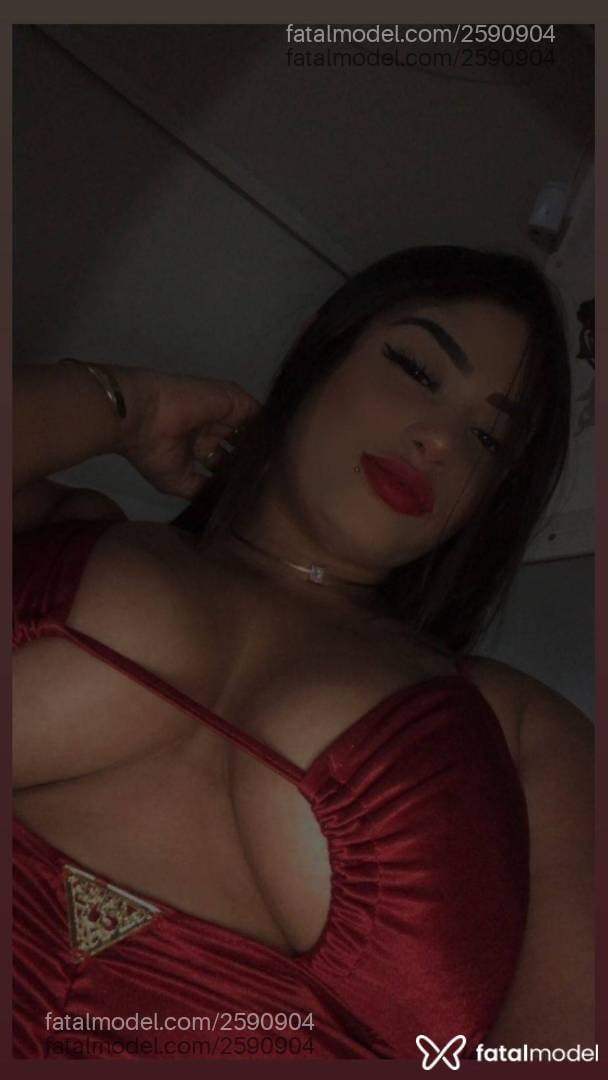 Acompanhante mulher com cabelo castanho de olhos castanhos - Larissa Silva