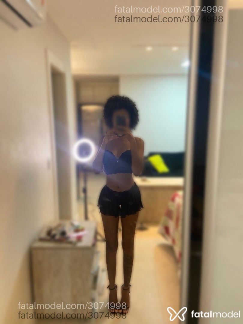 Acompanhante mulher morena (o) de olhos pretos em Salvador - Larissa