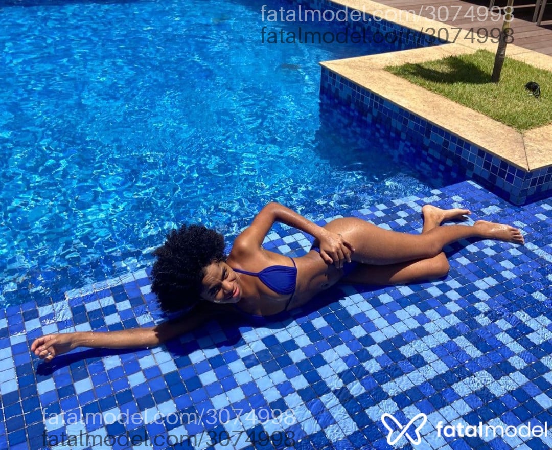 Acompanhante mulher morena (o) de olhos pretos em Salvador - Larissa