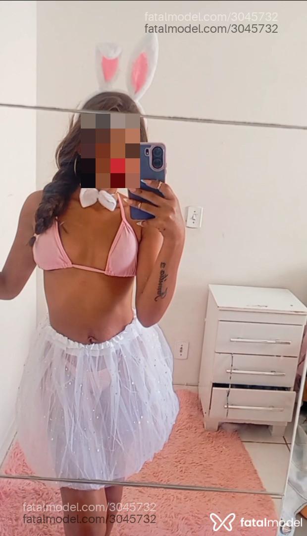 Acompanhante mulher com cabelo castanho de olhos castanhos - Belly
