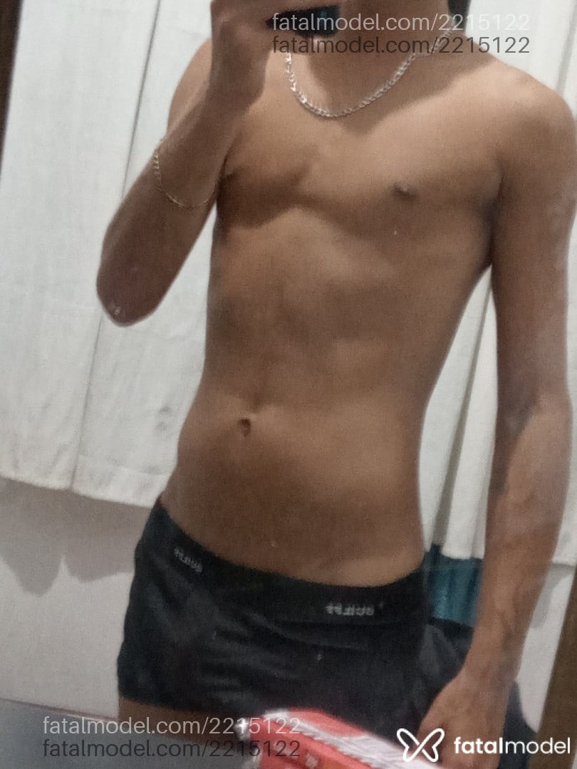 Acompanhante homem morena (o) de olhos pretos em Petrópolis - Thssilva